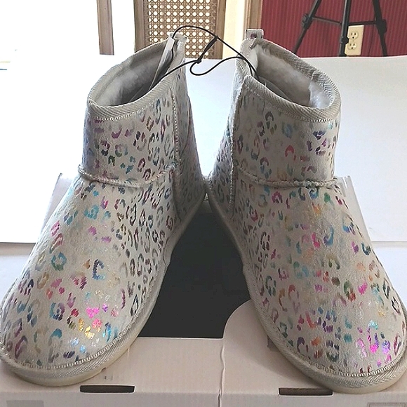 NWT Cute Girl's Cozy Multi-Color Faux Suede Boots Size 7 - Picture 13 of 15